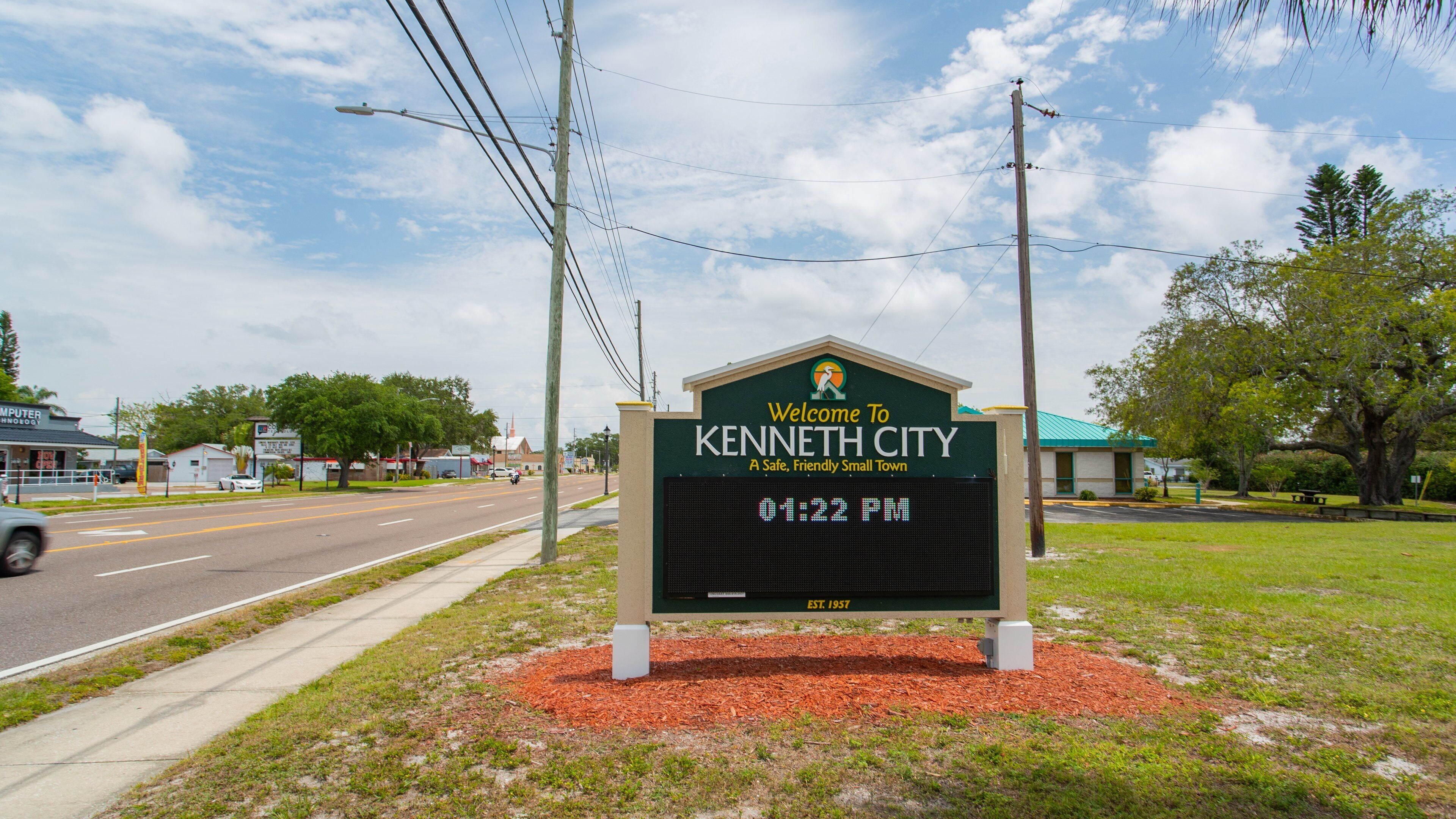 Kenneth City goes to Sum Beach Laundry St Petersburg